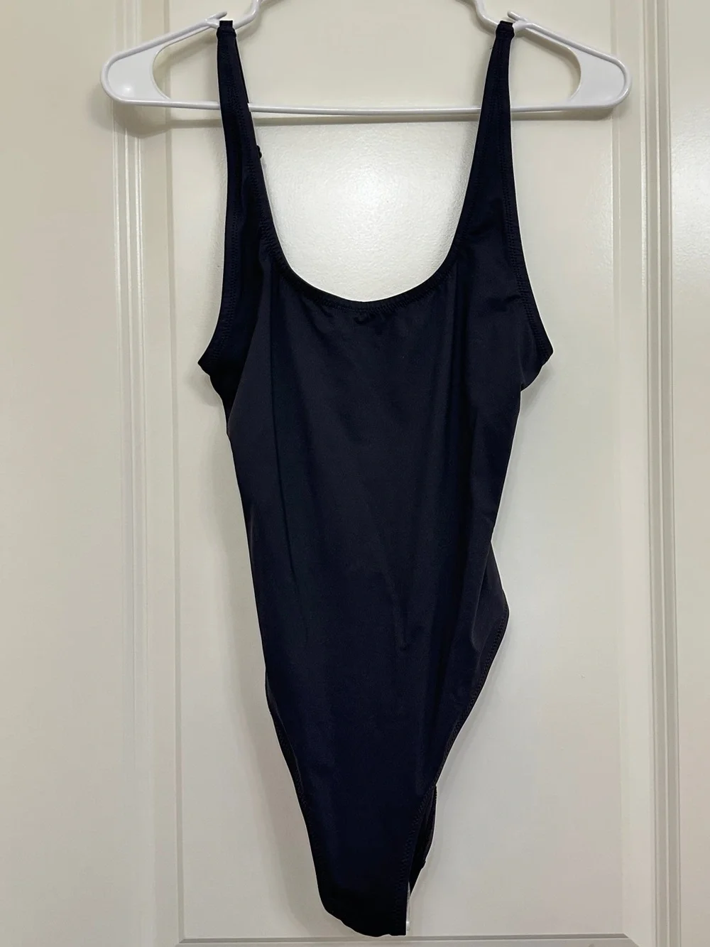 NWT SKIMS Scoop Neck One Piece Swimsuit in Onyx - Medium